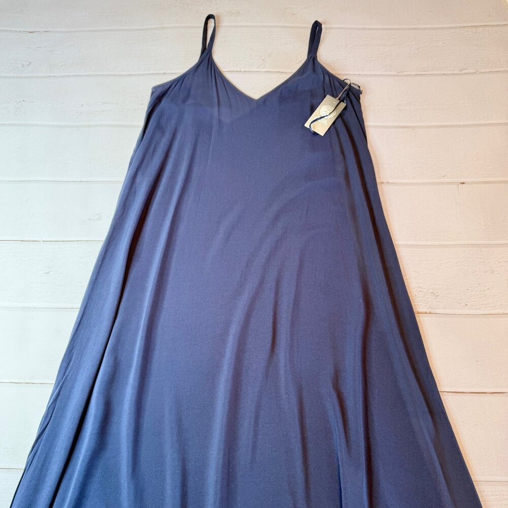 NWT - Vince Camuto - Women’s Navy Maxi Summer Dress - Size Small. Brand new with